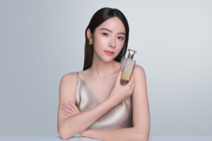 The Goddess of Taiwanese TV Series on Netflix – Charlize Lamb(林奕嵐), As the Brand Ambassador for nywow o